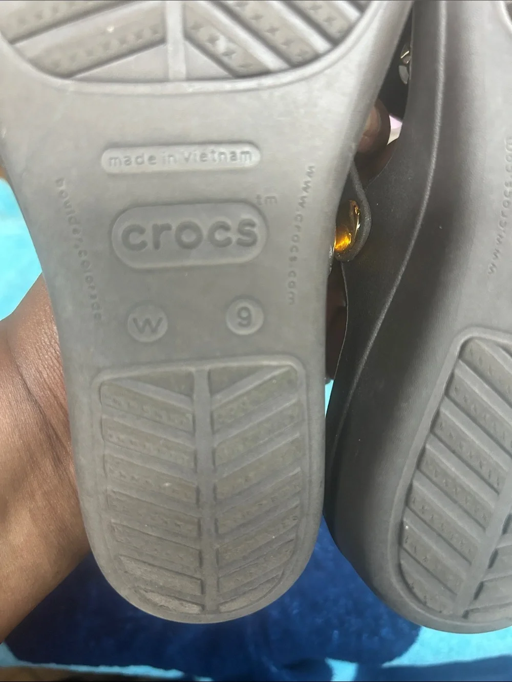 CROCS Women's Brown Thong Sandals with Gold Accent Medallion - Picture 7 of 9